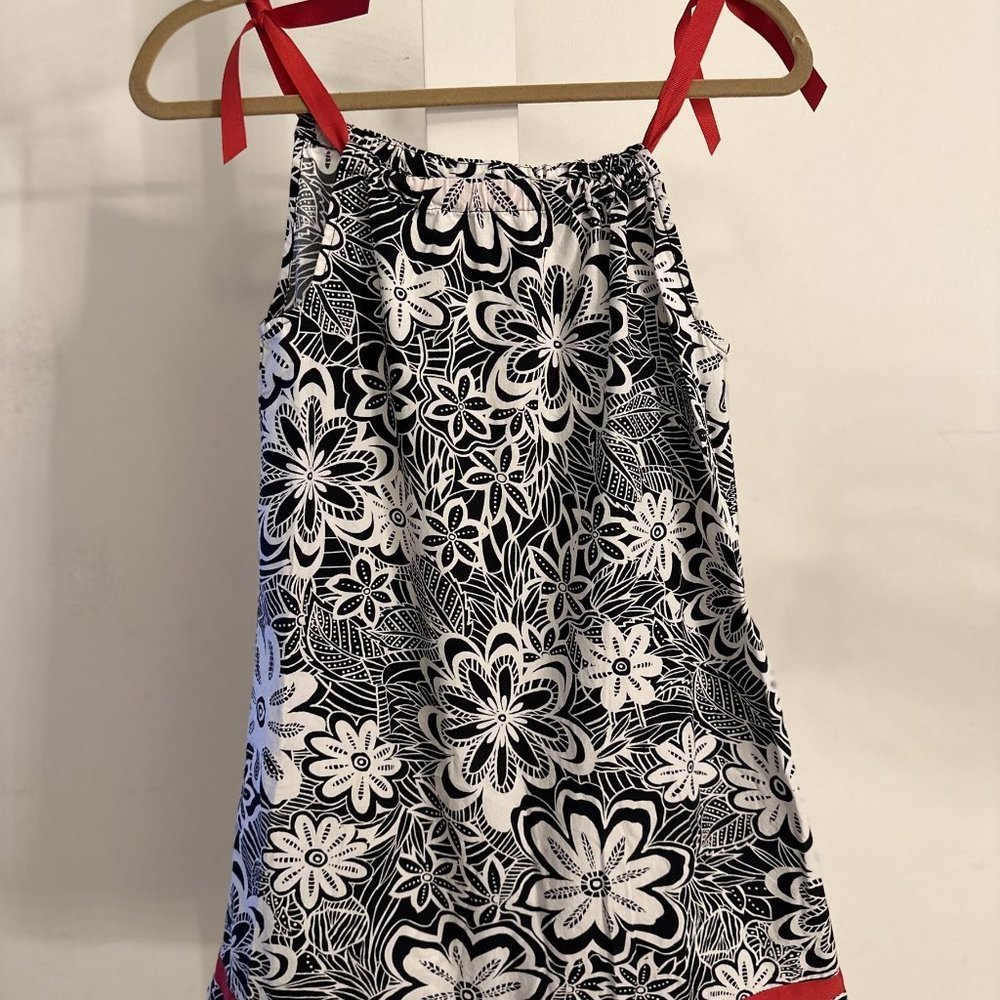 Hannah Andersson Black & white floral dress size 120 ( Size 6)